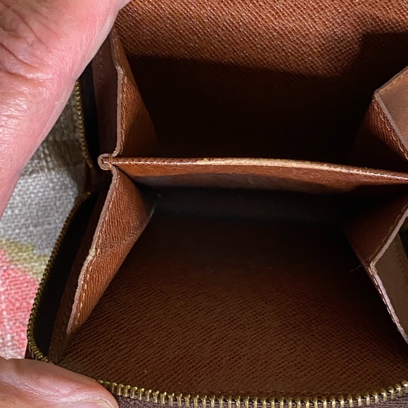 Louis Vuitton Leather Monogram Wallet EUC - Picture 4 of 10